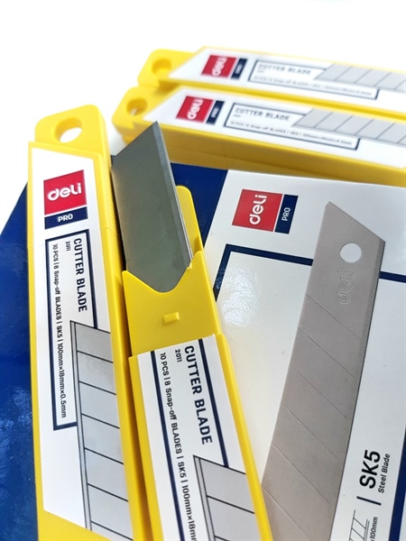 Lưỡi dao rọc giấy to Deli 2011